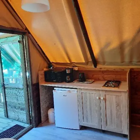 营地 Des Drouilhedes